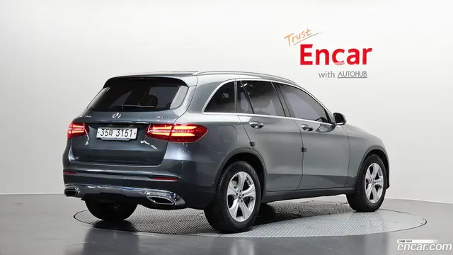 Main__Slider__Photo:GLC-Class Mercedes-Benz 2018.2-1