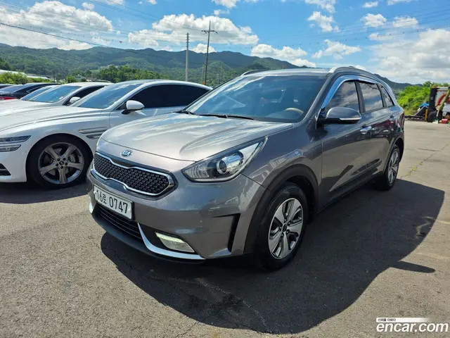 Main__Slider__Photo:Niro Kia 2016.4-1