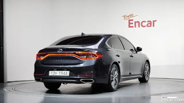 Main__Slider__Photo:Grandeur Hyundai 2018.9-1