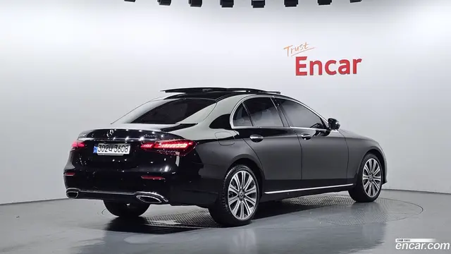 Main__Slider__Photo:E-Class Mercedes-Benz 2021.6-1