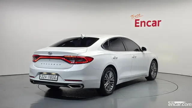 Main__Slider__Photo:Grandeur Hyundai 2019.0-1