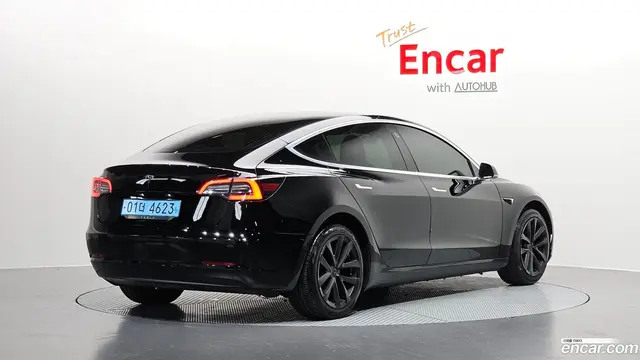 Main__Slider__Photo:Model 3 Tesla 2019.10-1