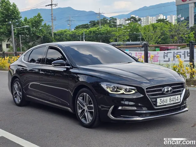 Main__Slider__Photo:Grandeur Hyundai 2017.8-1