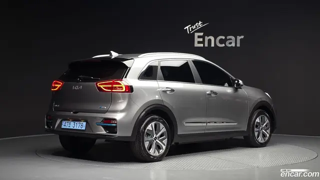 Main__Slider__Photo:Niro Kia 2021.8-1