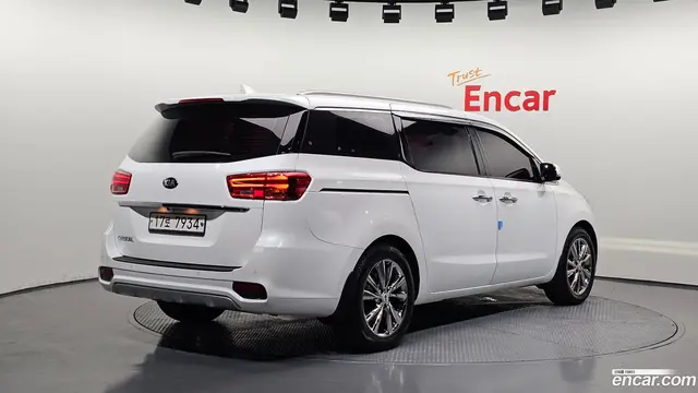 Main__Slider__Photo:Canival Kia 2018.9-1