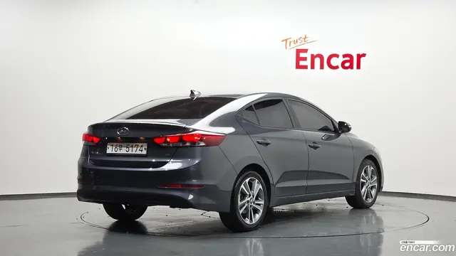 Main__Slider__Photo:AVANTE Hyundai 2018.0-1