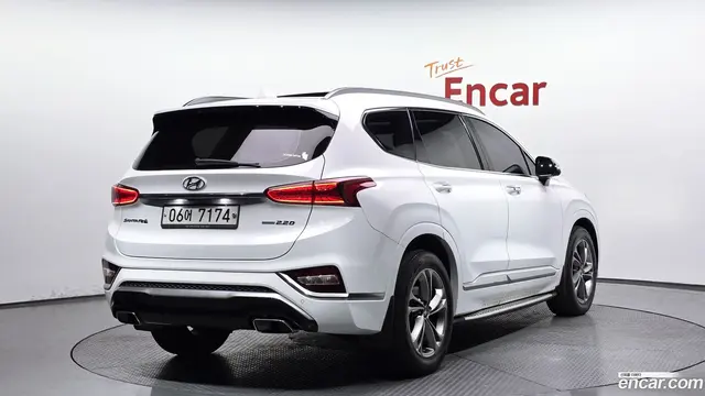 Main__Slider__Photo:Santafe Hyundai 2018.2-1