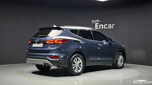 Main__Slider__Photo:Santafe Hyundai 2016.9-1