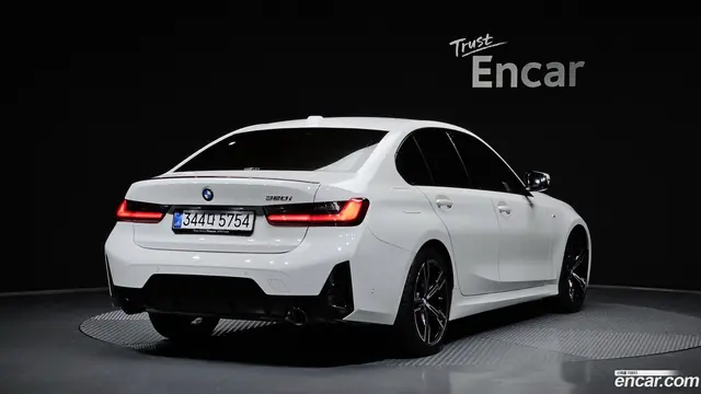 Main__Slider__Photo:3-Series BMW 2025.4-1