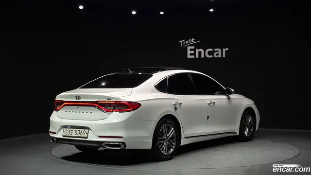 Main__Slider__Photo:Grandeur Hyundai 2016.10-1