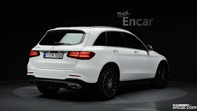 Main__Slider__Photo:GLC-Class Mercedes-Benz 2016.9-1