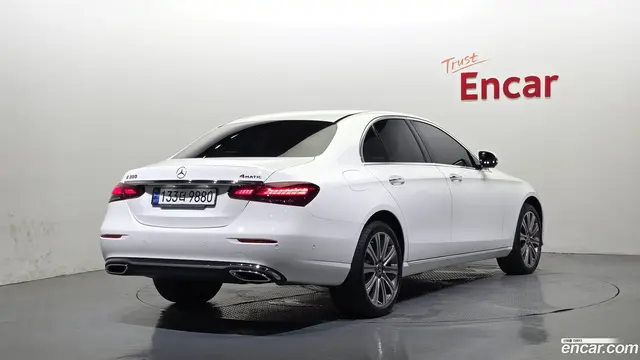 Main__Slider__Photo:E-Class Mercedes-Benz 2023.3-1