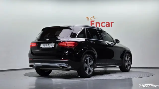 Main__Slider__Photo:GLC-Class Mercedes-Benz 2019.9-1
