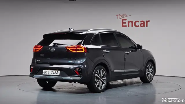 Main__Slider__Photo:Niro Kia 2019.3-1