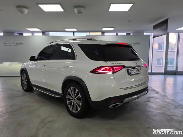 Main__Slider__Photo:GLE-Class Mercedes-Benz 2023.2-1