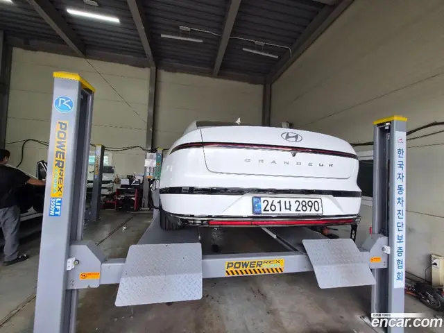 Main__Slider__Photo:Grandeur Hyundai 2024.4-1