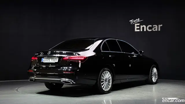 Main__Slider__Photo:E-Class Mercedes-Benz 2021.8-1