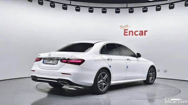 Main__Slider__Photo:E-Class Mercedes-Benz 2022.9-1