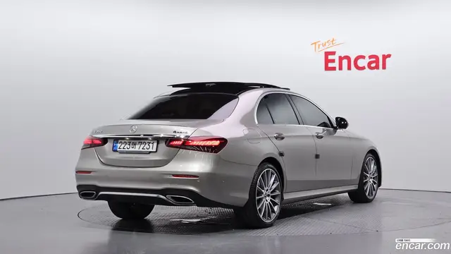 Main__Slider__Photo:E-Class Mercedes-Benz 2022.4-1