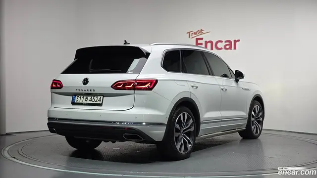 Main__Slider__Photo:Touareg Volkswagen 2021.2-1