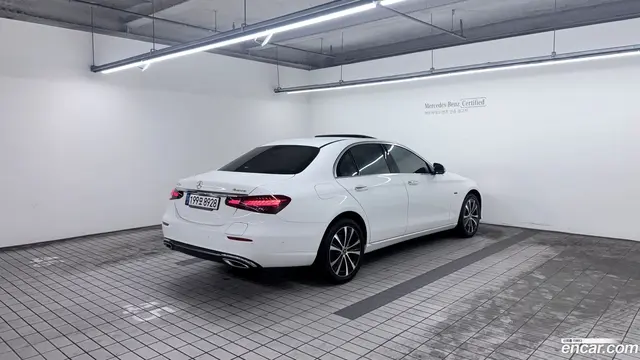 Main__Slider__Photo:E-Class Mercedes-Benz 2021.3-1
