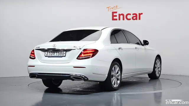 Main__Slider__Photo:E-Class Mercedes-Benz 2020.1-1