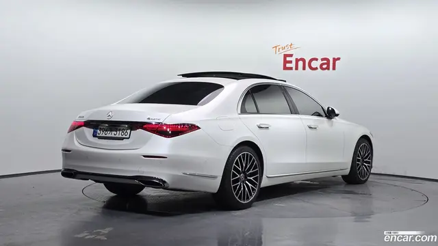 Main__Slider__Photo:S-Class Mercedes-Benz 2022.11-1