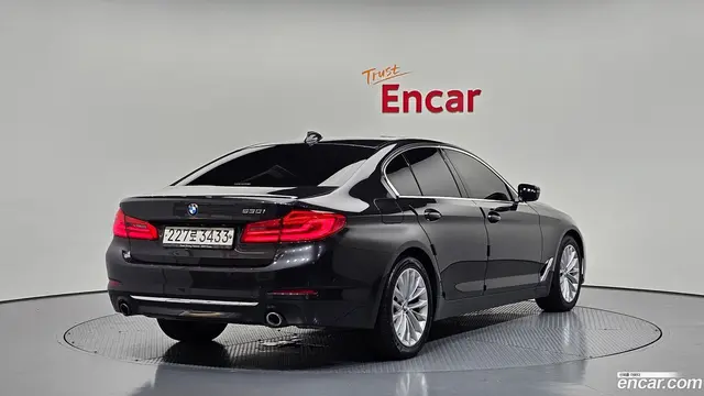 Main__Slider__Photo:5-Series BMW 2019.8-1