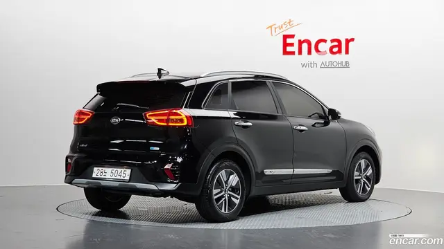 Main__Slider__Photo:Niro Kia 2019.6-1