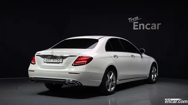 Main__Slider__Photo:E-Class Mercedes-Benz 2017.8-1