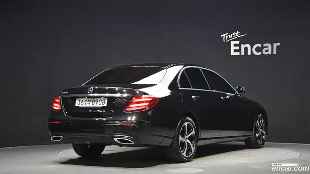 Main__Slider__Photo:E-Class Mercedes-Benz 2020.4-1