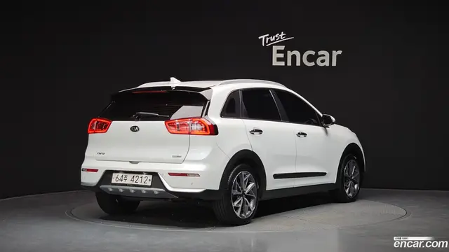 Main__Slider__Photo:Niro Kia 2018.0-1
