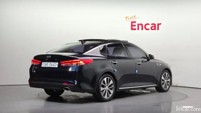 Main__Slider__Photo:K5 Kia 2015.10-1