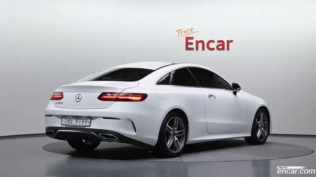 Main__Slider__Photo:E-Class Mercedes-Benz 2019.0-1
