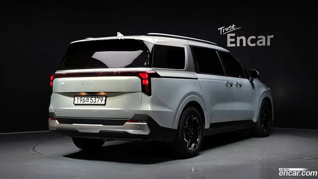 Main__Slider__Photo:Canival Kia 2023.10-1
