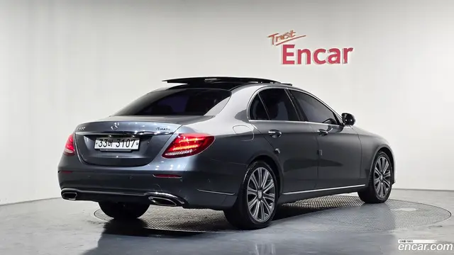 Main__Slider__Photo:E-Class Mercedes-Benz 2017.2-1