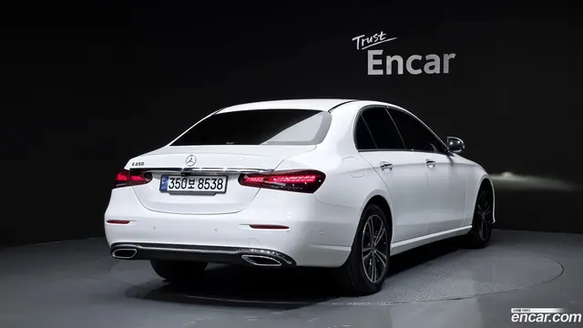 Main__Slider__Photo:E-Class Mercedes-Benz 2021.3-1