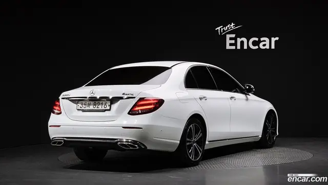 Main__Slider__Photo:E-Class Mercedes-Benz 2017.0-1