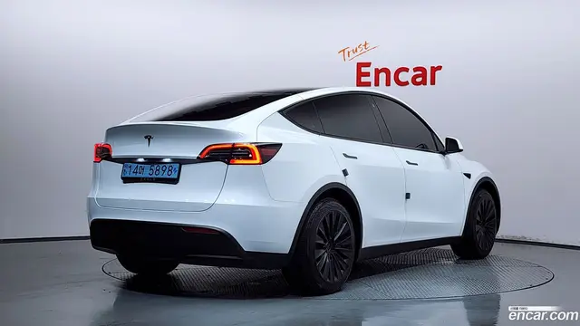 Main__Slider__Photo:Model Y Tesla 2023.10-1
