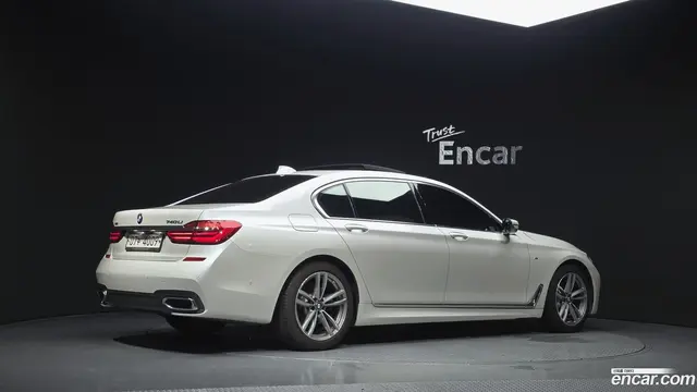 Main__Slider__Photo:7-Series BMW 2017.3-1