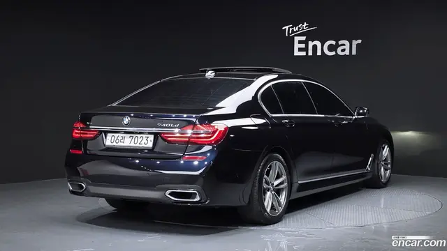 Main__Slider__Photo:7-Series BMW 2018.3-1