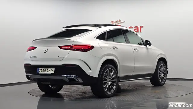 Main__Slider__Photo:GLE-Class Mercedes-Benz 2023.11-1