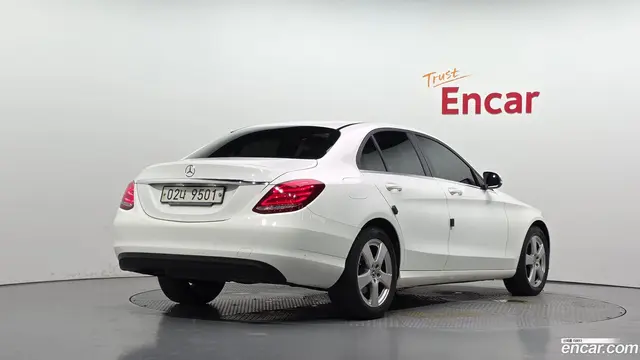 Main__Slider__Photo:C-Class Mercedes-Benz 2018.0-1
