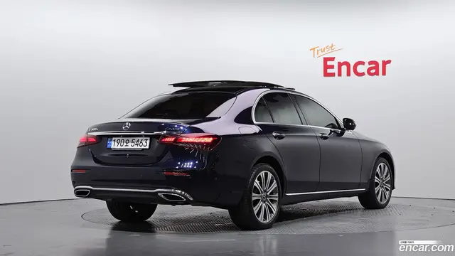 Main__Slider__Photo:E-Class Mercedes-Benz 2023.5-1