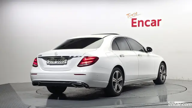 Main__Slider__Photo:E-Class Mercedes-Benz 2018.9-1