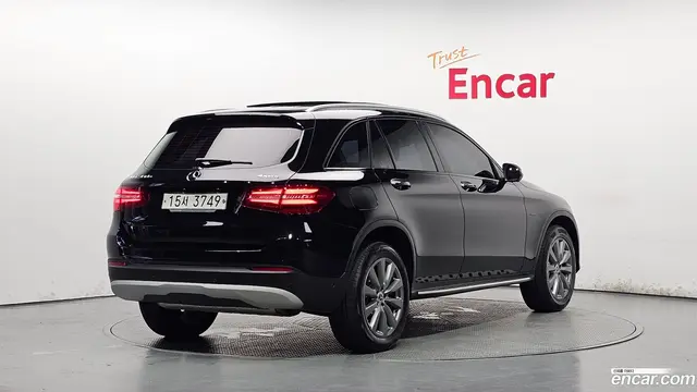 Main__Slider__Photo:GLC-Class Mercedes-Benz 2018.9-1