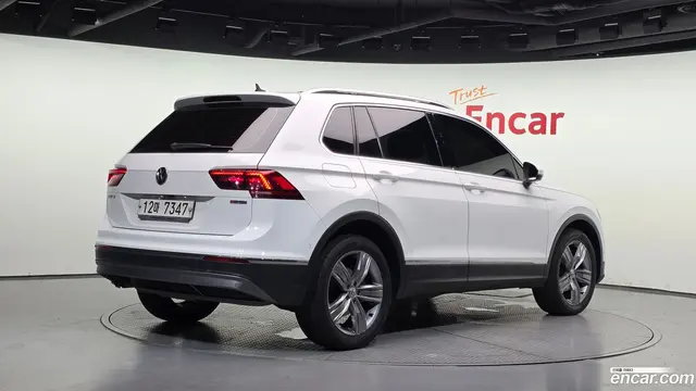 Main__Slider__Photo:Tiguan Volkswagen 2018.5-1