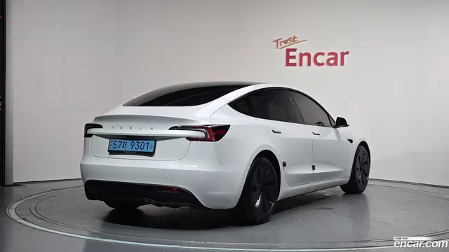 Main__Slider__Photo:Model 3 Tesla 2024.6-1