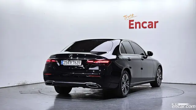 Main__Slider__Photo:E-Class Mercedes-Benz 2021.8-1
