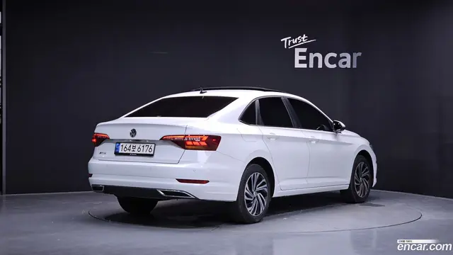 Main__Slider__Photo:Jetta Volkswagen 2021.10-1